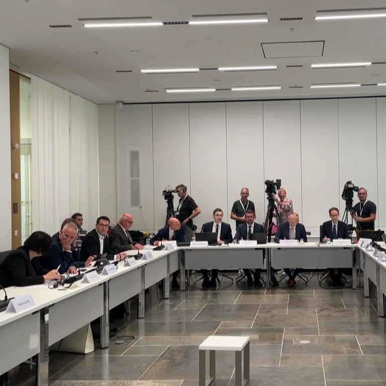 Der Innen- und Rechtsausschuss des rheinland-pfälzischen Landtags behandelt in einer Sondersitzung zum Missbrauchsfall Edenkoben.