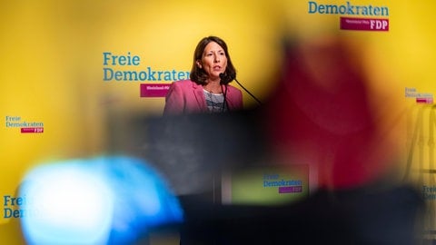 Die rheinland-pfälzische Wirtschaftsministerin Daniela Schmitt will als neue Landesvorsitzende der FDP kandidieren - sieht sich aber parteiinternem Widerstand ausgesetzt (Archivbild).