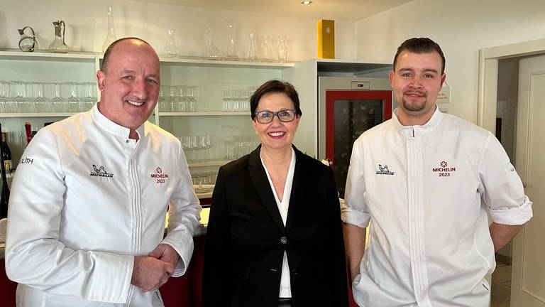 Freuen sich über den ersten Michelin-Stern: Harry, Monika und Maximilian Borst (von links). 