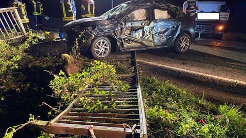 Eine 18-jährige Autofahrerin wurde laut Polizei bei einem Unfall am Montagabend bei Nußbach im Kreis Kusel "erheblich verletzt".  (Foto: Polizei)