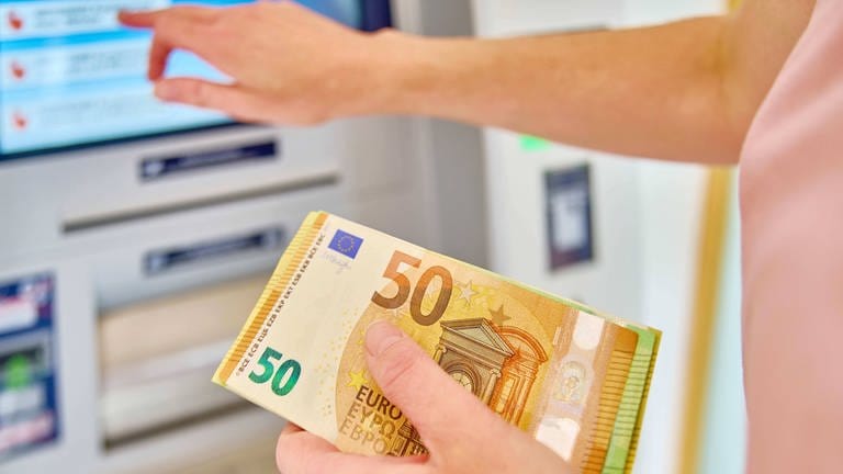Geldautomat am Königsee (Foto: IMAGO / Fotostand)