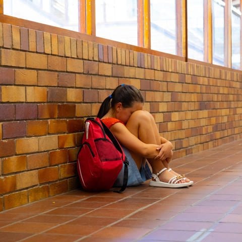 Viele Kinder leiden unter psychischen Problemen - Programme in Schulen sollen ihnen helfen (Foto: picture-alliance / Reportdienste, picture alliance / Zoonar | Channel Partners)