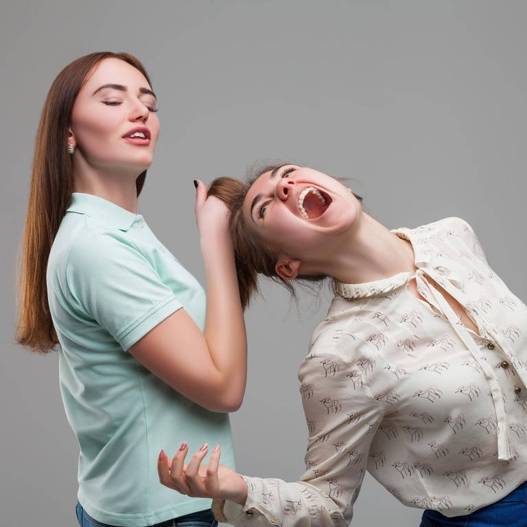 Zwei Frauen streiten sich