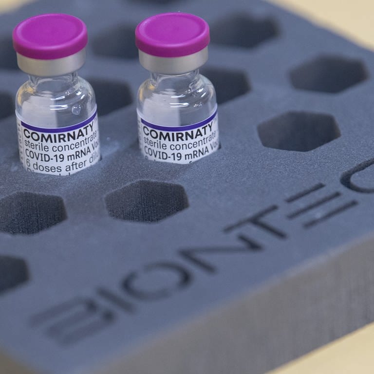 Der angekündigte Prozess gegen den Mainzer Impfstoffhersteller BioNTech wegen eines mutmaßlichen Impfschadens wurde noch vor Prozessbeginn überraschend abgesetzt.  (Foto: dpa Bildfunk, picture alliance/dpa | Sebastian Gollnow)