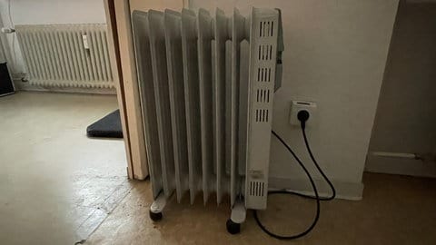 Mit solchen mobilen Heizgeräten versuchen die Mieterinnen und Mieter ihre Wohnungen zu erwärmen. (Foto: SWR) Mit solchen mobilen Heizgeräten versuchen die Mieterinnen und Mieter ihre Wohnungen zu erwärmen.