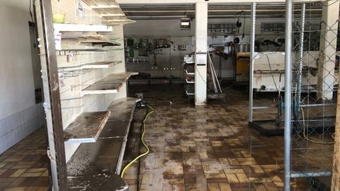 Irrel: Der Laden von Philipp Leisen war nach der Flut nicht wiederzuerkennen. Die Waren des 39-Jährigen waren entweder weggeschwommen oder blieben völlig kaputt zurück.