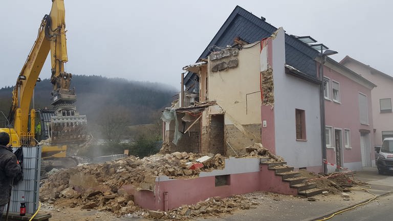 Abriss von Häusern nach Hochwasser in Irrel