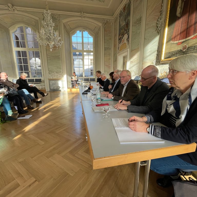 Die Aufarbeitungskommission zum Missbrauch im Bistum Trier hat ihren zweiten Zwischenbericht vorgelegt. Sie beleuchtet darin auch die Rolle des früheren Bischofs Spital.