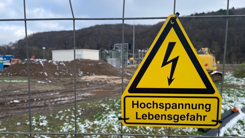 In Mettendorf ist in den vergangenen Monaten ein neues Umspannwerk gebaut worden. (Foto: SWR, Christian Altmayer ) In Mettendorf ist in den vergangenen Monaten ein neues Umspannwerk gebaut worden.