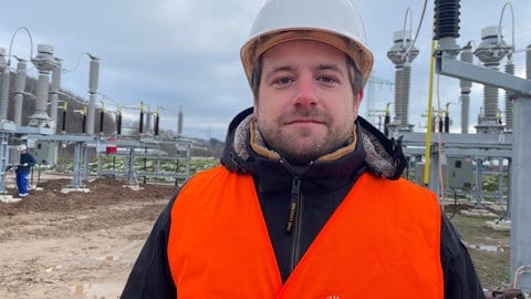 Für Markus Müller von Enovos ist der Solarpark in der Südeifel ein außergewöhnliches Projekt. (Foto: SWR, Christian Altmayer ) Für Markus Müller von Enovos ist der Solarpark in der Südeifel ein außergewöhnliches Projekt.