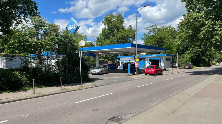 Ein unbekannter Täter hat die Tankstelle in der Ostallee in Trier überfallen.  (Foto: SWR)