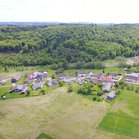 Meckenbach (Landkreis Birkenfeld) von oben.