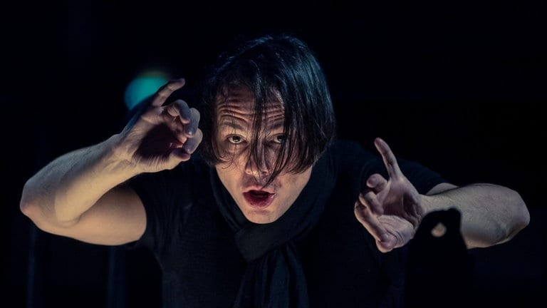 Teodor Currentzis - im Porträt (Foto: Sebastian Gollnow/dpa -)