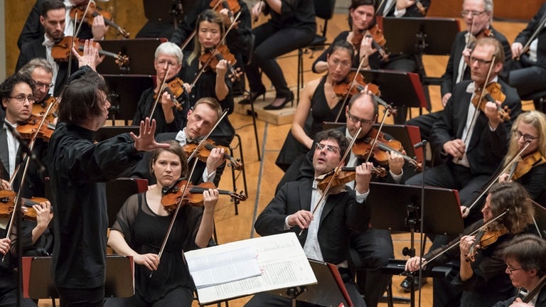 Teodor Currentzis dirigiert das SWR Symphonieorchester (Foto: SWR, SWR - Alexander Kluge)