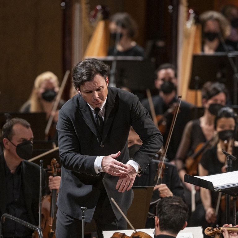 Teodor Currentzis am Pult des SWR Symphonieorchesters (Foto: SWR)