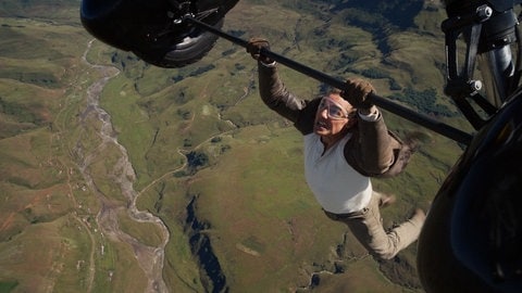 Tom Cruise bei einem Flugzeug-Stunt in "Mission: Impossible - The Final Reckoning" (Foto: IMAGO, ZUMA Press) Tom Cruise bei einem Flugzeug-Stunt in "Mission: Impossible - The Final Reckoning"