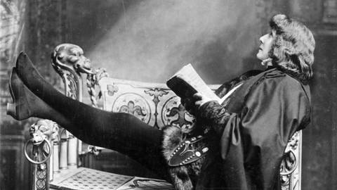 Mme Sarah Bernhardt als Hamlet (Foto: IMAGO, IMAGO / United Archives International)