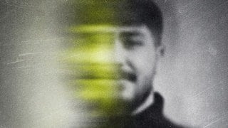 "Wo bist du? Verschollen auf der Flucht". Das verschwommene Portrait einer Person.