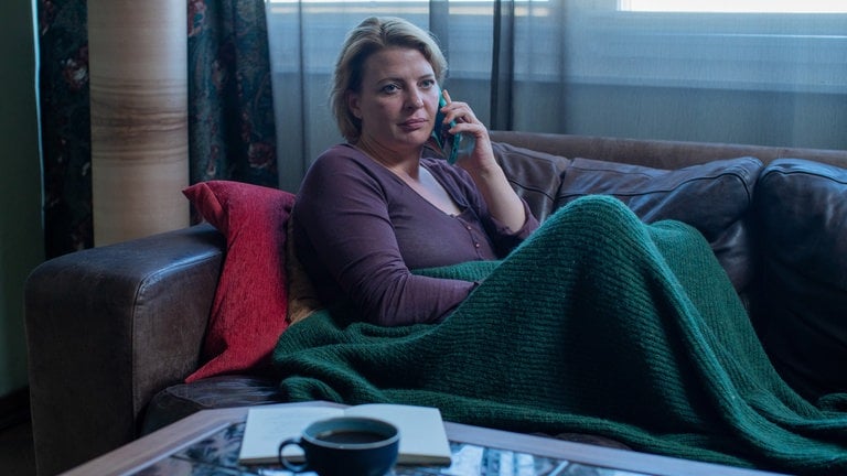 Szene aus der ARD-Serie „Marzahn Mon Amour“ (Foto: ard-foto s1, © ARD Degeto Fim/UFA Fiction GmbH/Oliver Vaccaro) Szene aus der ARD-Serie „Marzahn Mon Amour“