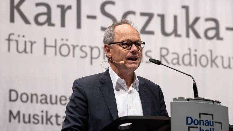 Der Intendant des SWR Kai Gniffke bei der Karl-Sczuka-Preisverleihung 2021 im Rahmen der Donaueschinger Musiktage