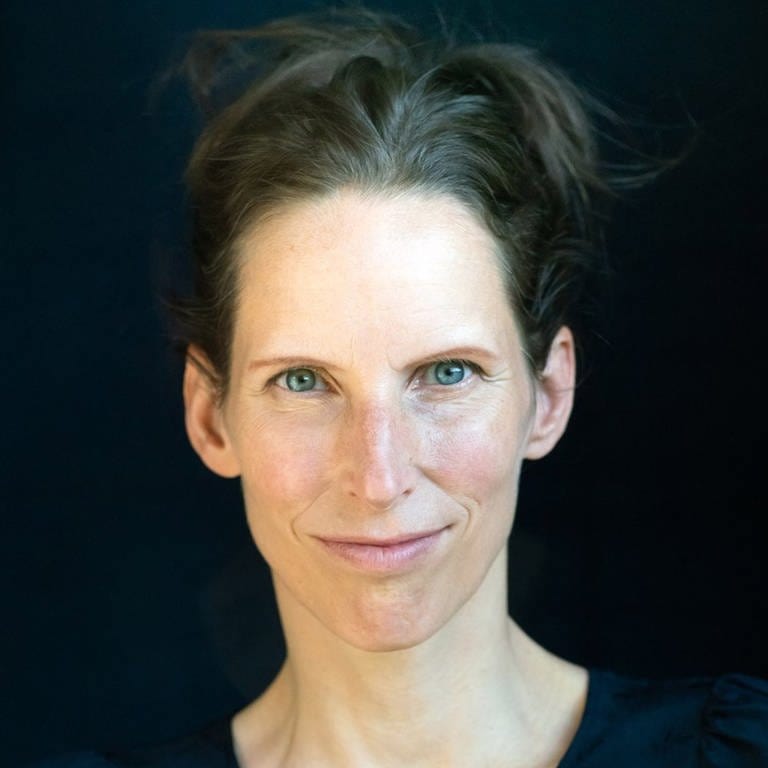 Eva Behrendt, Theaterkritikerin 