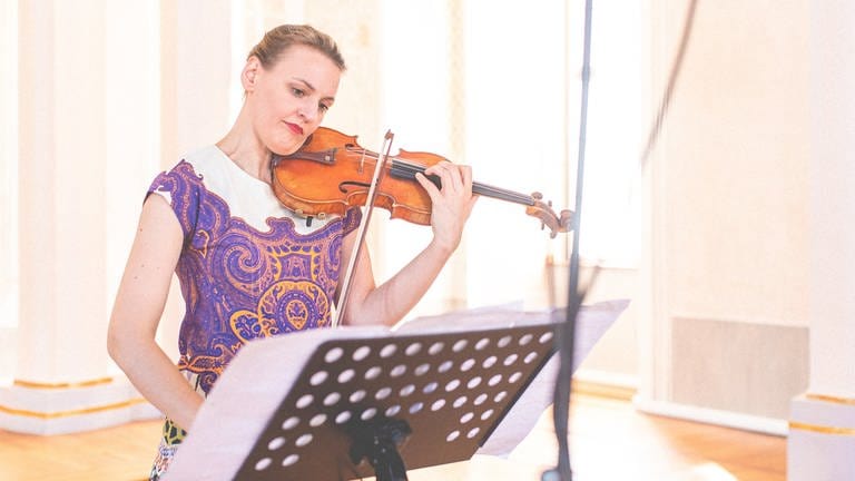 Franziska Hölscher mit Geige