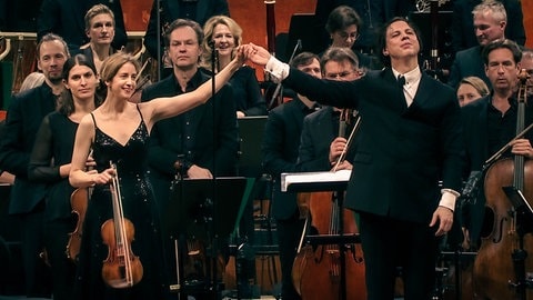 Vilde Frang, Teodor Currentzis und das SWR Symphonieorchester (Foto: SWR) Vilde Frang, Teodor Currentzis und das SWR Symphonieorchester
