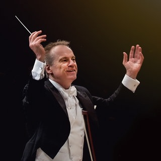 Jonathan Nott dirigiert das SWR Symphonieorchester