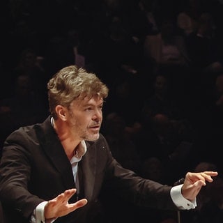 Pablo Heras-Casado dirigiert