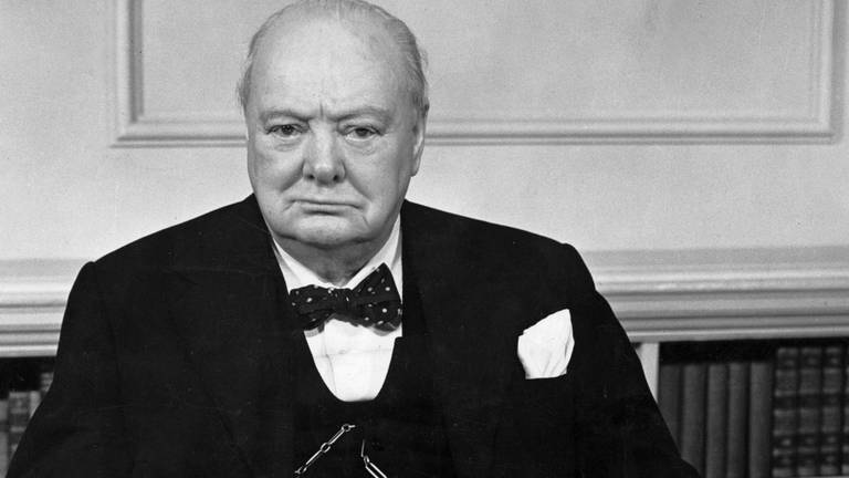 Sir Winston Churchill (1874 - 1965) in No. 10 Downing Street; Aufnahme anlässlich seines 80. Geburtstags am 30. November 1954