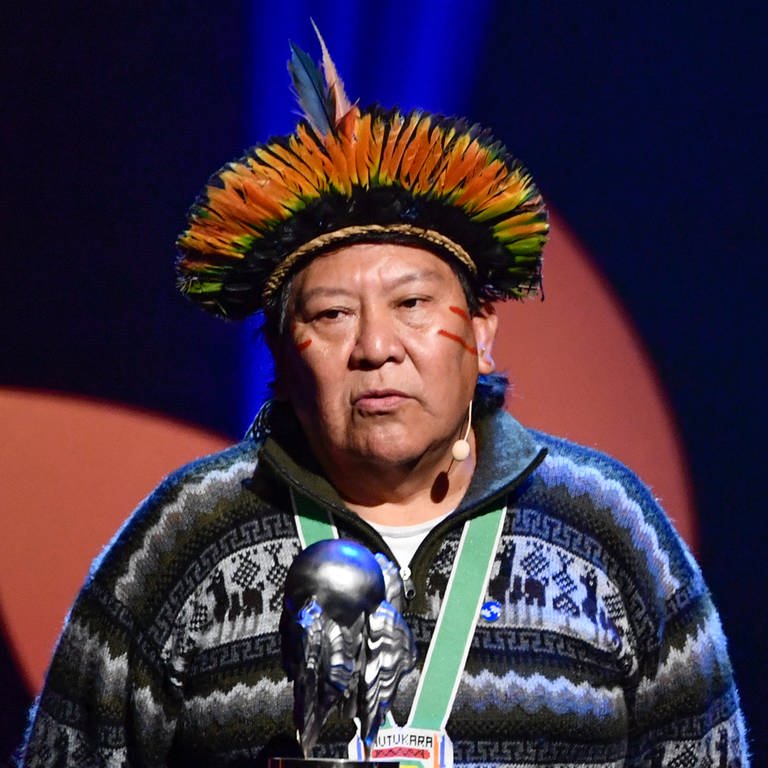 Davi Kopenawa, Schamane und geistiger Führer der Yanomami-Indigenen in Brasilien, erhielt im Dezember 2019 in Stockholm den Right Livelihood Award  (Foto: IMAGO, imago images / TT)