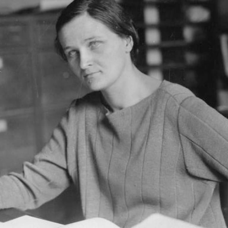 Cecilia Helena Payne Gaposchkin (1900-1979), Astrophysikerin am Harvard College Observatory, war bekannt für ihre Forschung zu Sternspektren (Foto: Smithsonian Institution Archives, Accession 90-105, Science Service Records, Image No. SIA2009-1325)