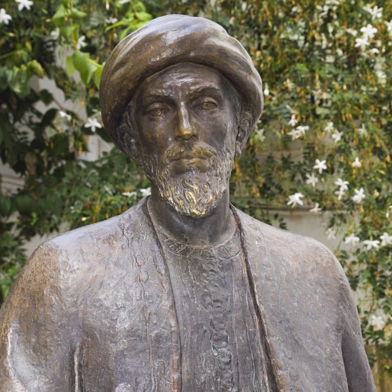 Statue des jüdischen Philosophen Moses Maimonides in Cordoba  Spanien