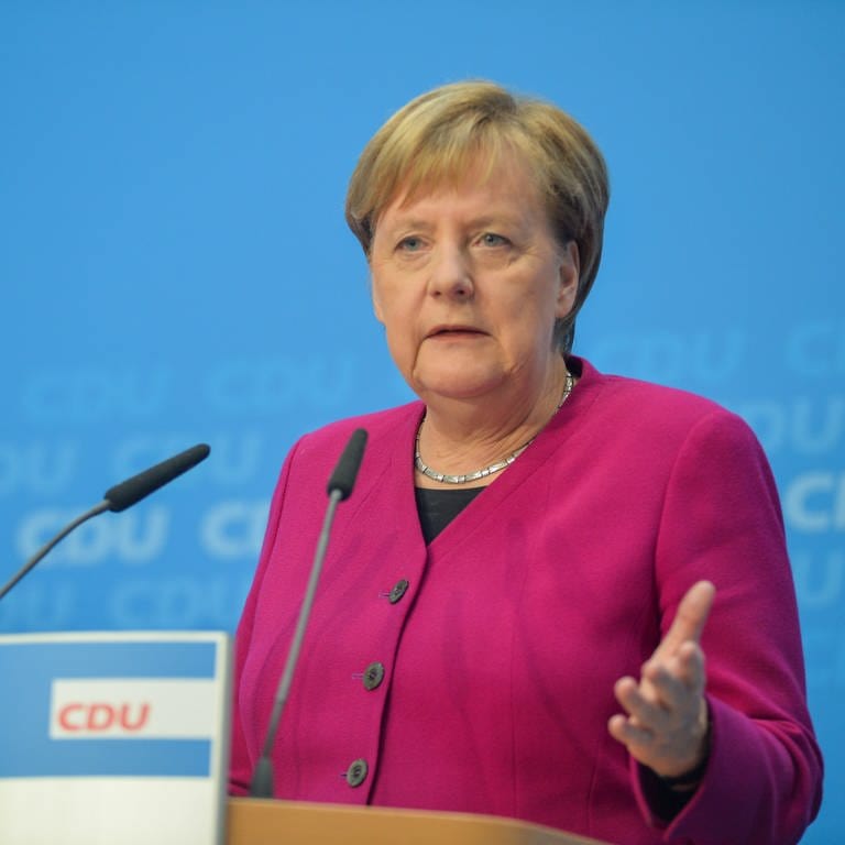 Bundeskanzlerin Angela Merkel kündigt am 29. Oktober 2018 an, nach 18 Jahren als Vorsitzende der CDU Deutschlands auf dem Bundesparteitag im Dezember nicht mehr für dieses Amt zu kandidieren (Foto: picture-alliance / Reportdienste, picture alliance / Xinhua News Agency | Lian zhen)