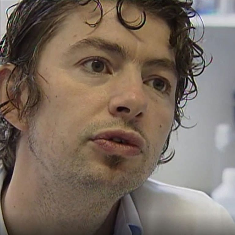 Christian Drosten entwickelte 2003 als junger Virologe am Bernhard-Nocht-Institut in Bonn rasch einen SARS-Test (Foto: SWR)