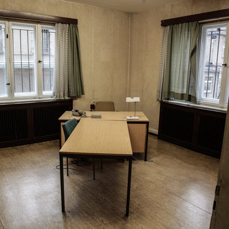 Verhörraum im Stasi-Gefängnis Hohenschönhausen (Foto: picture-alliance / Reportdienste, picture alliance / rolf kremming | Rolf Kremming)