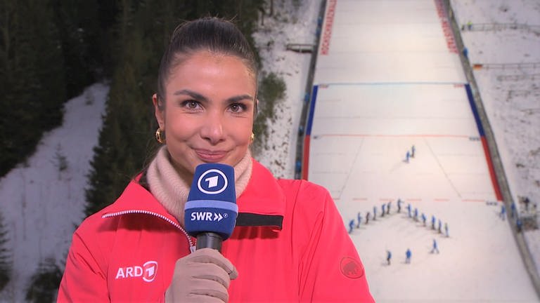 SWRARD-Moderatorin Lea Wagner: Backstage beim Skisprung-Weltcup in Titisee Neustadt (Foto: SWR)