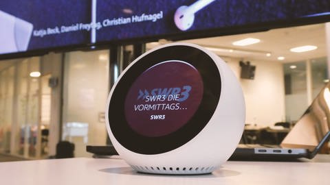 SWR3 auf Smartspeaker bei Veranstaltung (Foto: SWR)