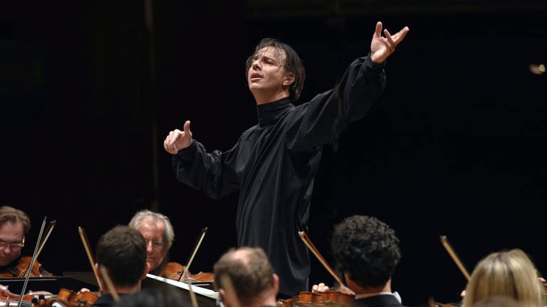 Chefdirigent Teodor Currentzis und das SWR Symphonieorchesters © SWRMatthias Creutziger (Foto: SWR, Matthias Creutziger)