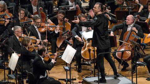 Theodor Currentzis dirigiert das SWR Symphonieorchester © SWRMoritz Metzger