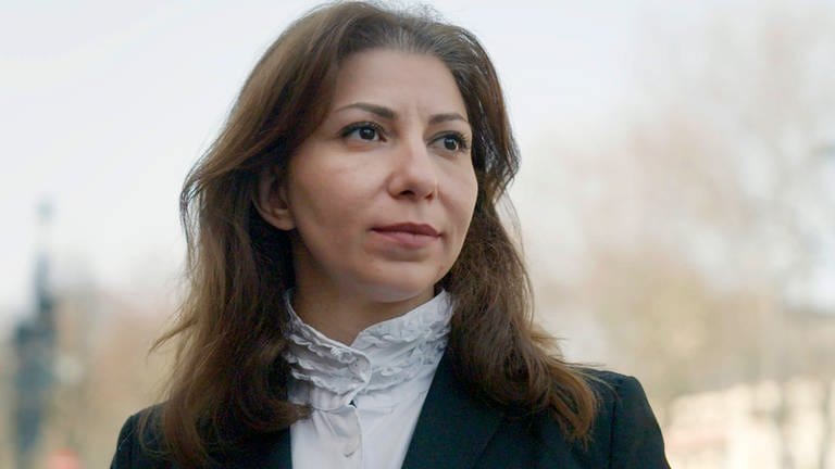 Die syrische Journalistin Luna Watfa berichtet vom weltweit ersten Prozess wegen Verbrechen gegen die Menschlichkeit in Syrien