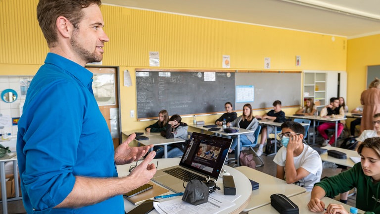 SWR Nachrichtenprofis in der Schule (Foto: SWR) SWR Nachrichtenprofis in der Schule