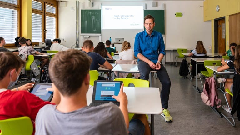 SWR Nachrichtenprofis in der Schule (Foto: SWR)