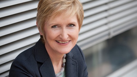 Das Bild zeigt ein Portrait von Stefanie Schneider (Foto: SWR, Monika Maier) Das Bild zeigt ein Portrait von Stefanie Schneider