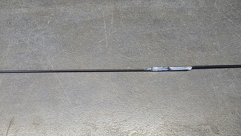 Für das Y werden 2 Steckdräthe an einer Seite 3 cm überlappend mit Klebeband aneinander geklebt, um das Ganze zu verlängern. Davon 3 bis 4 vorbereiten. (Foto: Thomas Gröhbühl) Für das Y werden 2 Steckdräthe an einer Seite 3 cm überlappend mit Klebeband aneinander geklebt, um das Ganze zu verlängern. Davon 3 bis 4 vorbereiten.