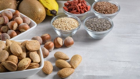 Nüsse sind Lieferanten von Eiweiß und gehören zu einer guten Ernährung (Foto: Colourbox, © homydesign) Nüsse sind Lieferanten von Eiweiß und gehören zu einer guten Ernährung