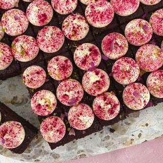 Schoko-Brownies mit Espressosahne
