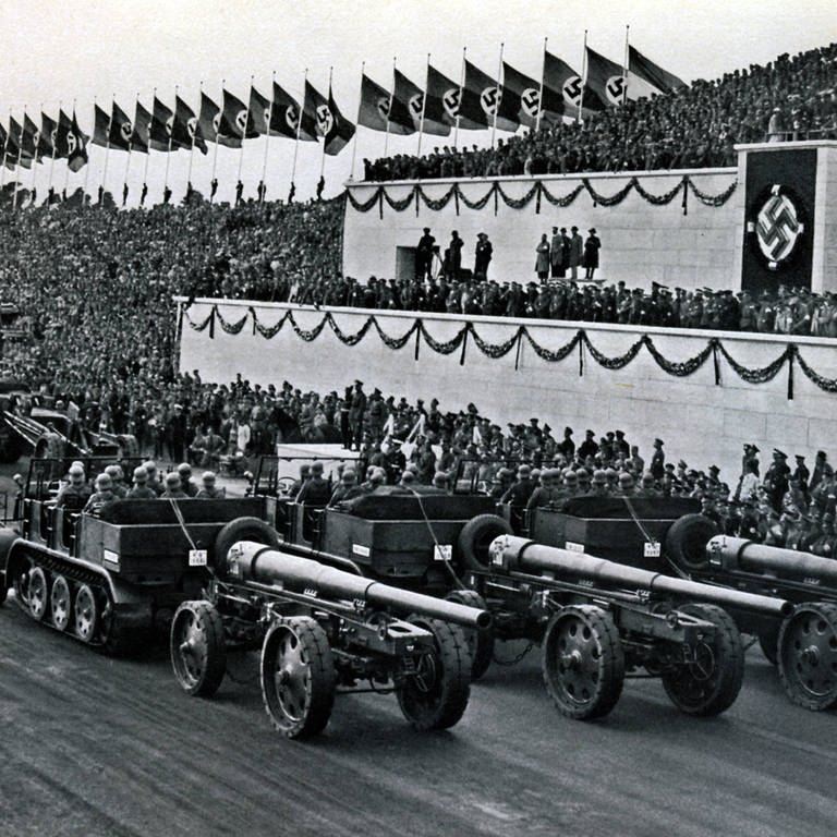 Nürnberg, 10.09.1935 Foto: Zum Reichsparteitag wurde auch der Tag der Wehrmacht abgehalten. Dort zeigte man auch die motorisierte schwere Artillerie (Foto: IMAGO, IMAGO / sepp spiegl)