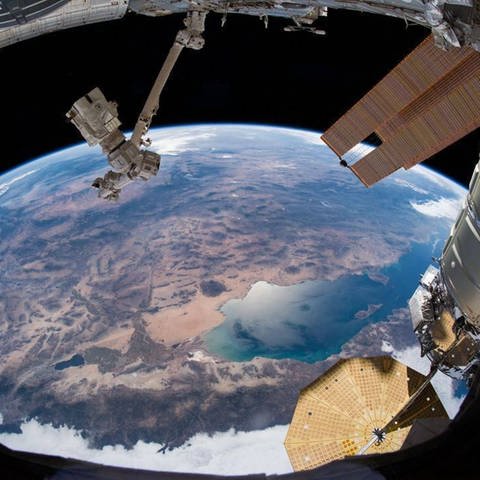 Einer der Lieblingsausblicke für Alexander Gerst: die Westküste der USA, welche die ISS ein Mal am Tag überfliegt (Foto: IMAGO, Nasa, via www.imago-images.de)