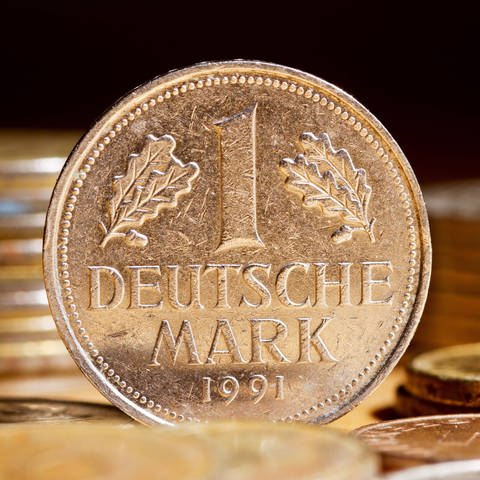 Vorderansicht D-Mark-Münze: Warum wurde der Euro-Kurs bei 1,95583 DM festgelegt?